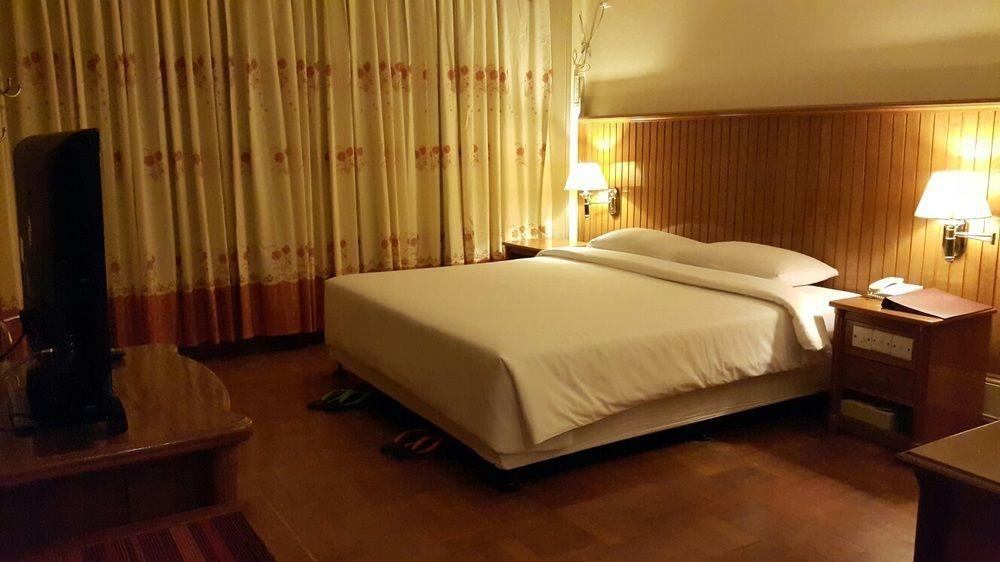 Panda Hotel Rangun Kültér fotó