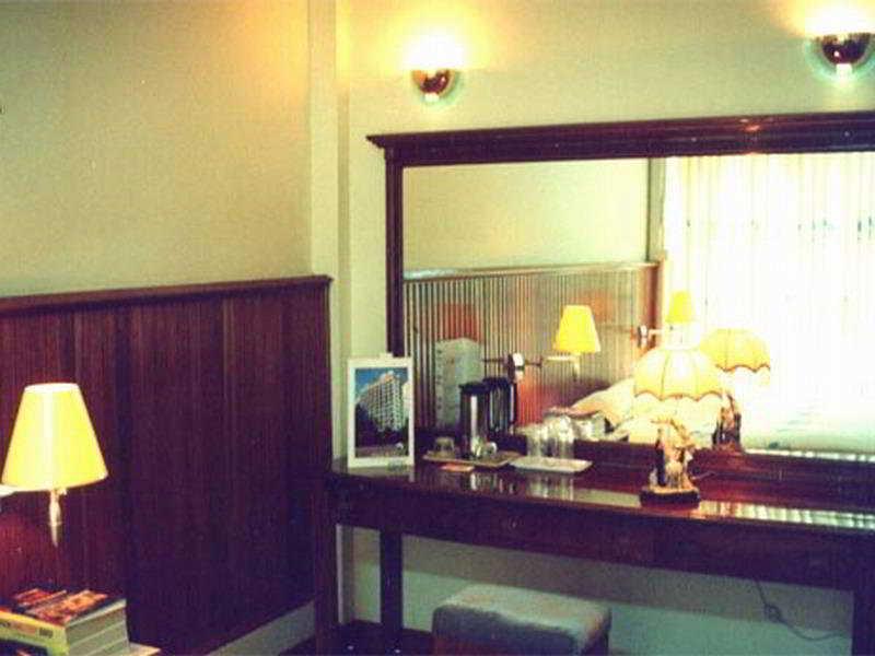 Panda Hotel Rangun Kültér fotó