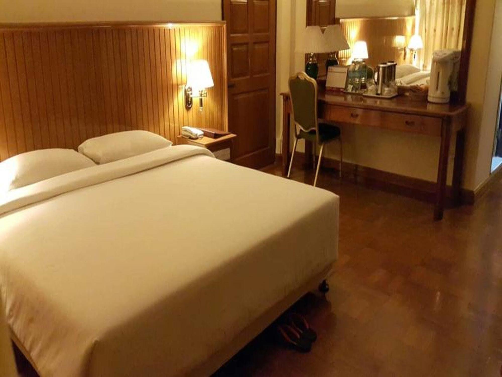 Panda Hotel Rangun Kültér fotó